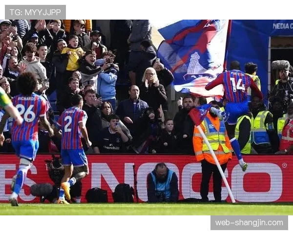 马特塔替补双响逆转纽卡 头球抢点展高效射手本色